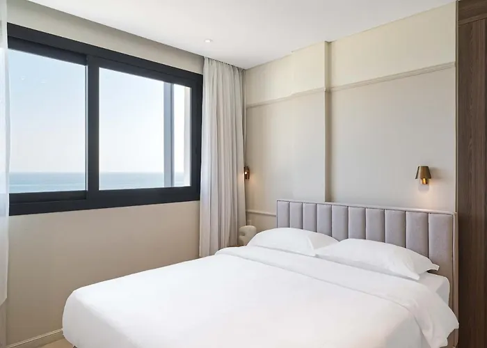 Liv Mackenzie Adults Only Apartahotel Lárnaca