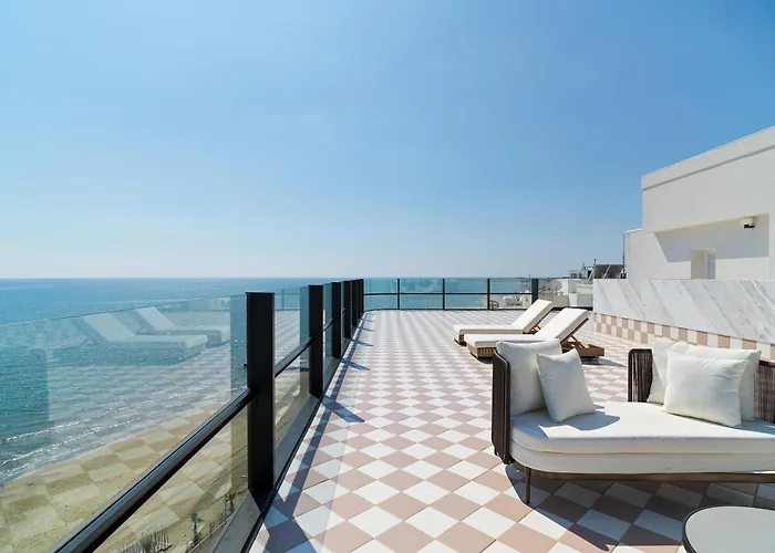 Liv Mackenzie Adults Only Lägenhetshotell Larnaca