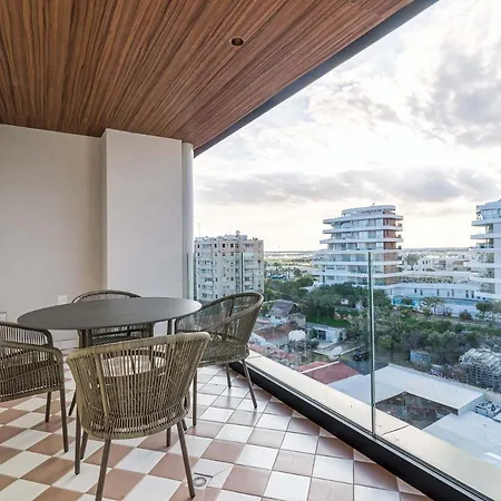 Hotel apartamentowy Liv Mackenzie (adults Only)