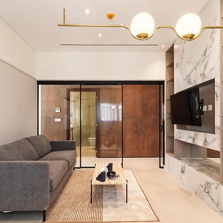 Liv Mackenzie (adults Only) Hotel apartamentowy Larnaca
