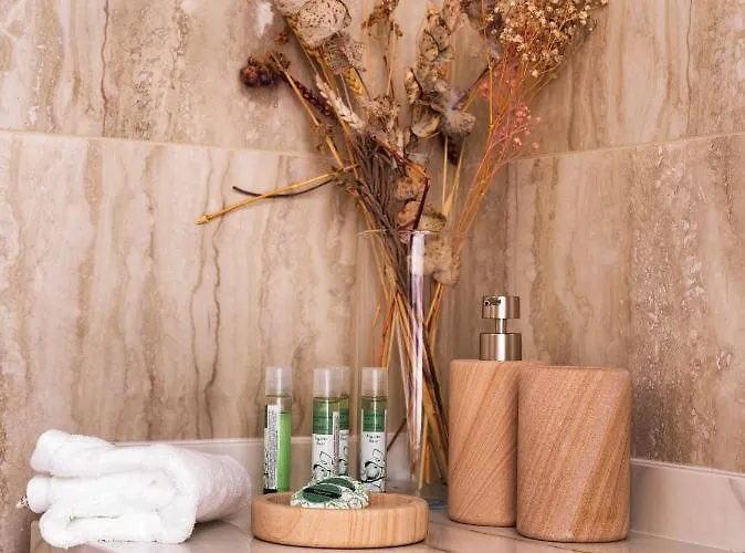 Liv Mackenzie Adults Only לרנקה