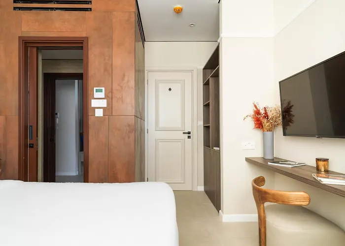 Liv Mackenzie Adults Only 4* לרנקה