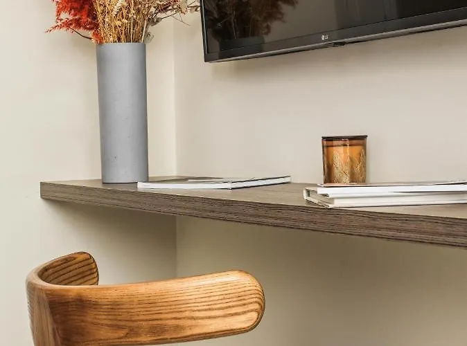 Liv Mackenzie Adults Only לרנקה