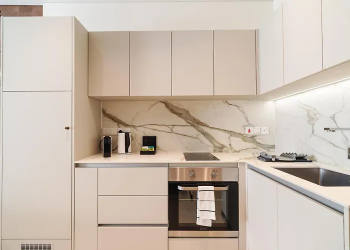 Liv Mackenzie Adults Only מלון דירות 4*