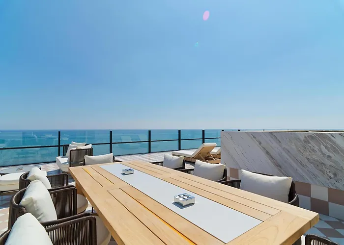 Liv Mackenzie Adults Only מלון דירות