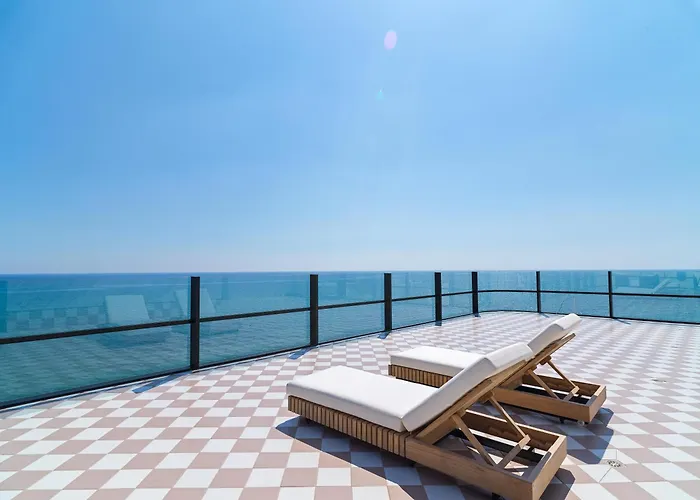 Liv Mackenzie Adults Only לרנקה