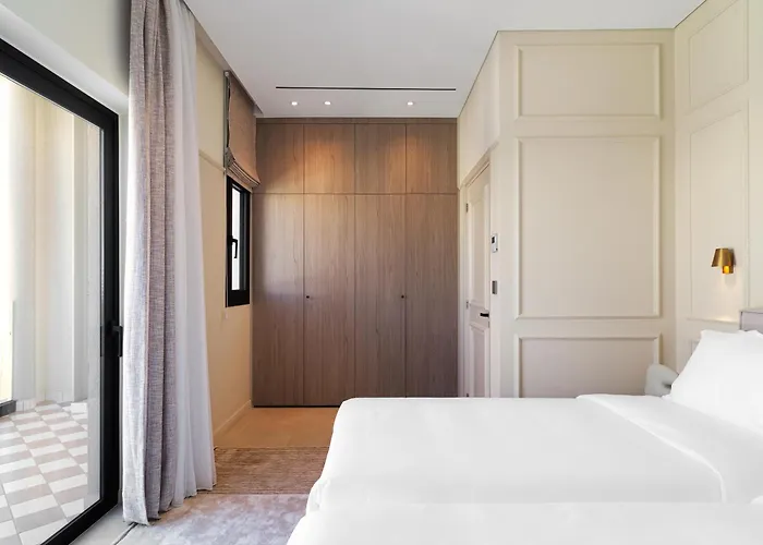 Liv Mackenzie Adults Only לרנקה