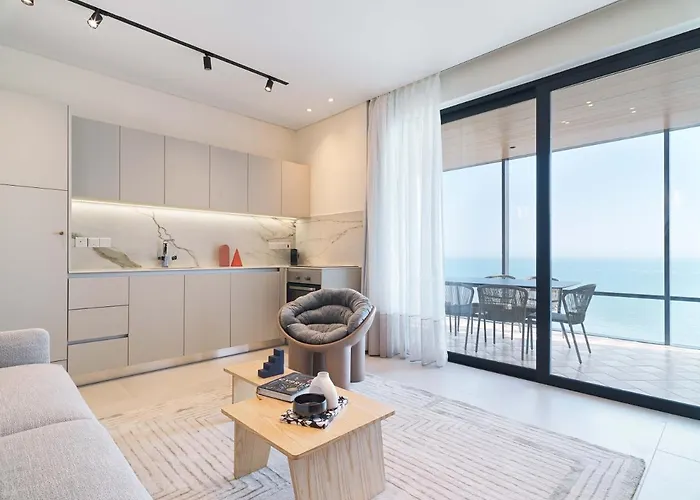 Liv Mackenzie Adults Only Λάρνακα